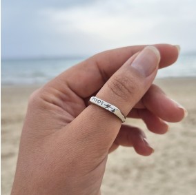 טבעת חריטה פס וזירקון 